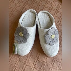 Ger collection Beautiful Felt Slippers, Hand-made in Mongolia, New, Size 38-39